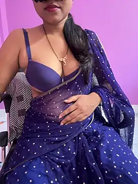 Snapshot of hottylizaa chatting on 10-15-25, 03:39 hottylizaa online show from 10-15-25, 03:39