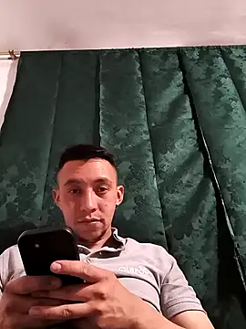 Snapshot of eslabon19 chatting on 12-04-25, 02:21 eslabon19 online show from 12-04-25, 02:21