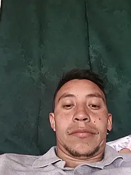 Snapshot of eslabon19 chatting on 12-16-25, 08:14 eslabon19 online show from 12-16-25, 08:14