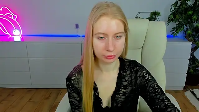 Snapshot of Alina_Blonde chatting on 03-14-26, 06:41 Alina Blonde online show from 03-14-26, 06:41