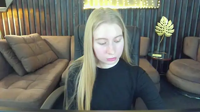 Snapshot of Alina_Blonde chatting on 03-27-26, 08:26 Alina Blonde online show from 03-27-26, 08:26