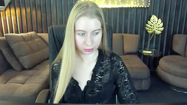 Snapshot of Alina_Blonde chatting on 03-28-26, 06:35 Alina Blonde online show from 03-28-26, 06:35