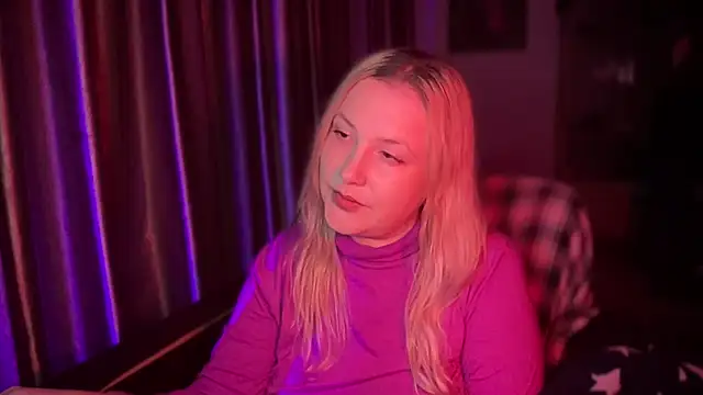 Snapshot of BikiHellena chatting on 11-28-25, 12:24 BikiHellena online show from 11-28-25, 12:24