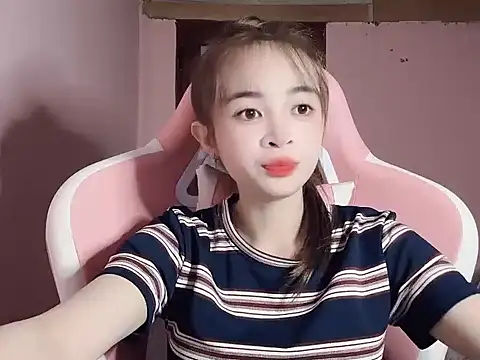 Snapshot of Suna7383 chatting on 11-14-25, 04:28 Suna7383 online show from 11-14-25, 04:28