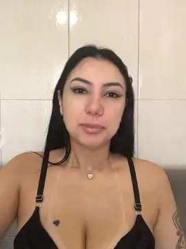 Snapshot of Andreininha chatting on 11-28-25, 01:03 Andreininha online show from 11-28-25, 01:03