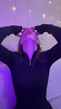 Elizabeth Tay online show from 12-16-25, 05:51