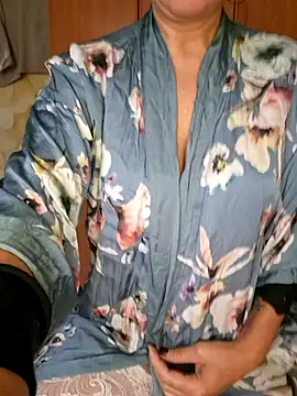 Snapshot of Miciaincalor chatting on 10-22-25, 09:31 Miciaincalor online show from 10-22-25, 09:31