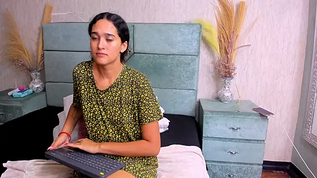 NatashaLimaa online show from 11-02-25, 02:25