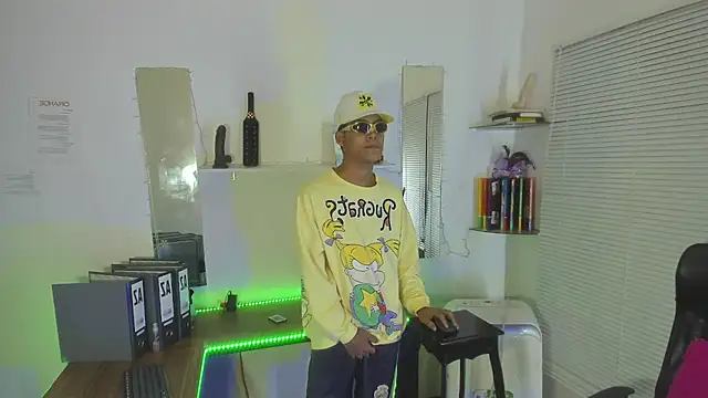 Snapshot of xxKamadevaxx chatting on 02-04-26, 12:33 xxKamadevaxx online show from 02-04-26, 12:33