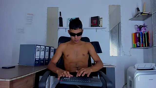 Snapshot of xxKamadevaxx chatting on 02-11-26, 07:30 xxKamadevaxx online show from 02-11-26, 07:30