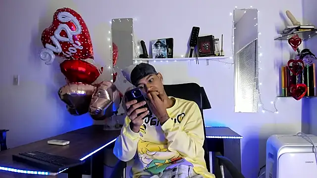 Snapshot of xxKamadevaxx chatting on 02-17-26, 12:56 xxKamadevaxx online show from 02-17-26, 12:56