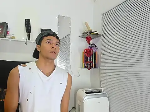 Snapshot of xxKamadevaxx chatting on 02-25-26, 12:37 xxKamadevaxx online show from 02-25-26, 12:37