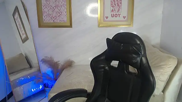 Mialover v online show from 11-22-25, 08:19