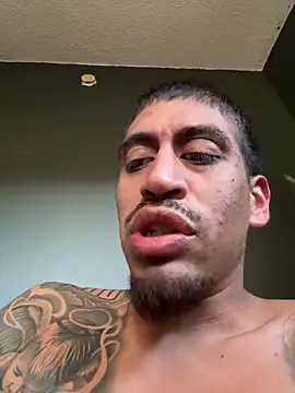 Snapshot of busnfatnutsLildee chatting on 10-28-25, 10:23 busnfatnutsLildee online show from 10-28-25, 10:23