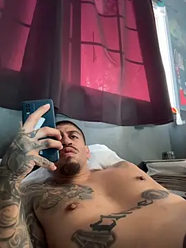 Snapshot of busnfatnutsLildee chatting on 11-25-25, 05:13 busnfatnutsLildee online show from 11-25-25, 05:13