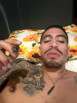 Snapshot of busnfatnutsLildee chatting on 12-14-25, 06:19 busnfatnutsLildee online show from 12-14-25, 06:19