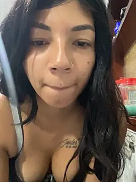 Snapshot of Lesly777_ chatting on 10-25-25, 06:02 Lesly777  online show from 10-25-25, 06:02