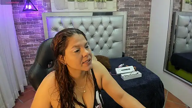 Snapshot of eva_sk chatting on 10-23-25, 10:58 eva sk online show from 10-23-25, 10:58