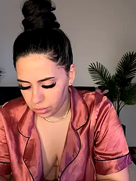 Snapshot of Andrestarr chatting on 10-06-25, 02:47 Andrestarr online show from 10-06-25, 02:47