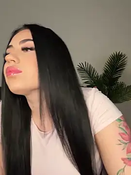 Snapshot of Andrestarr chatting on 10-21-25, 05:24 Andrestarr online show from 10-21-25, 05:24