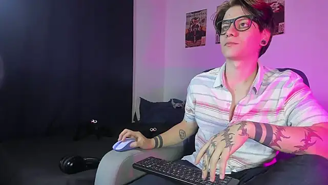 Snapshot of Jerry_Cole chatting on 10-09-25, 01:14 Jerry Cole online show from 10-09-25, 01:14