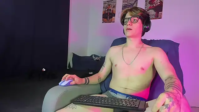 Snapshot of Jerry_Cole chatting on 10-11-25, 02:11 Jerry Cole online show from 10-11-25, 02:11