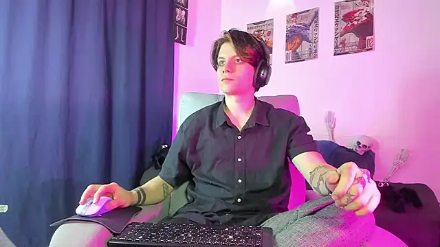 Snapshot of Jerry_Cole chatting on 10-26-25, 02:39 Jerry Cole online show from 10-26-25, 02:39