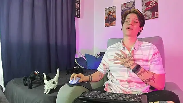 Snapshot of Jerry_Cole chatting on 10-28-25, 06:43 Jerry Cole online show from 10-28-25, 06:43