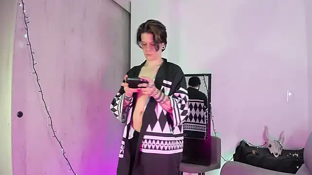 Snapshot of Jerry_Cole chatting on 12-13-25, 10:48 Jerry Cole online show from 12-13-25, 10:48