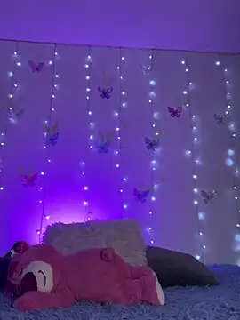 Snapshot of Daliila_11 chatting on 10-24-25, 02:41 Daliila 11 online show from 10-24-25, 02:41