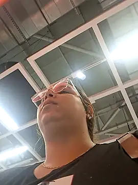 Aliciabloom online show from 10-28-25, 02:31