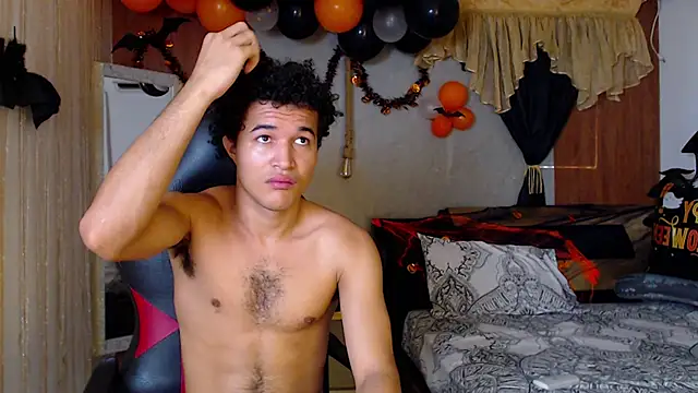 Snapshot of fire_drako_ chatting on 10-20-25, 06:19 fire drako online show from 10-20-25, 06:19