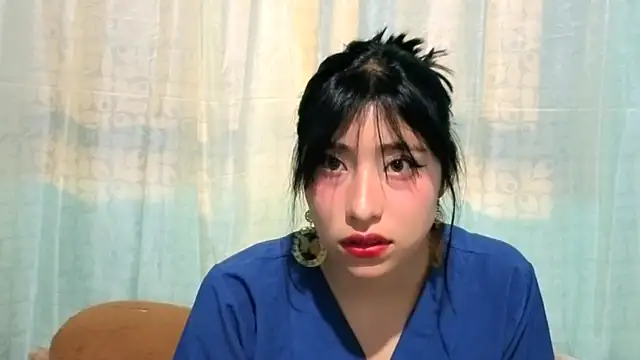 Snapshot of Sullyoonn chatting on 10-31-25, 12:00 Sullyoonn online show from 10-31-25, 12:00