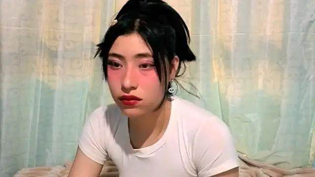 Snapshot of Sullyoonn chatting on 11-12-25, 11:36 Sullyoonn online show from 11-12-25, 11:36