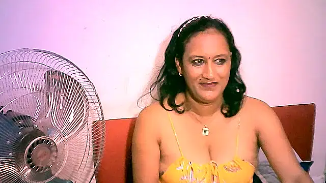 Indiansexyboobs18 online show from 02-13-26, 10:33