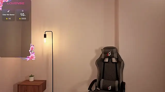 Snapshot of Frences_Eyes chatting on 11-08-25, 01:33 Frences Eyes online show from 11-08-25, 01:33