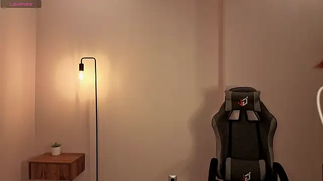 Snapshot of Frences_Eyes chatting on 11-12-25, 02:39 Frences Eyes online show from 11-12-25, 02:39