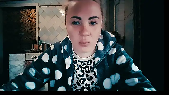 EmmaCat  online show from 01-19-26, 06:17