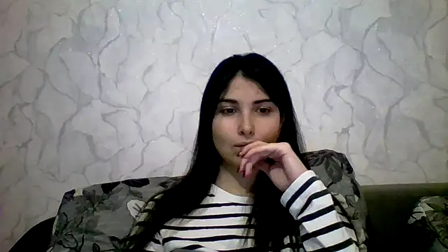 Marina Edwards online show from 10-04-25, 04:38