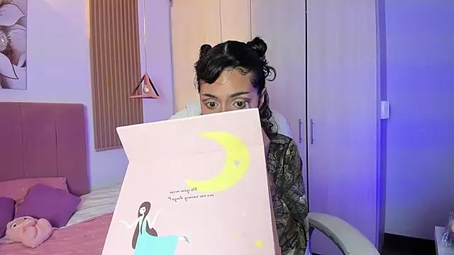 Snapshot of KoraRousee chatting on 10-14-25, 01:45 KoraRousee online show from 10-14-25, 01:45