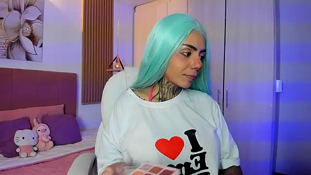 Snapshot of KoraRousee chatting on 10-18-25, 01:34 KoraRousee online show from 10-18-25, 01:34