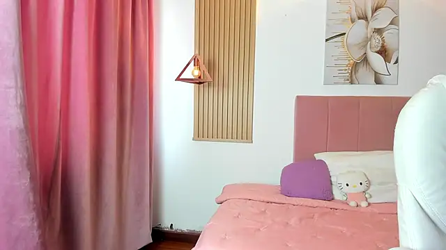 Snapshot of KoraRousee chatting on 10-20-25, 01:22 KoraRousee online show from 10-20-25, 01:22