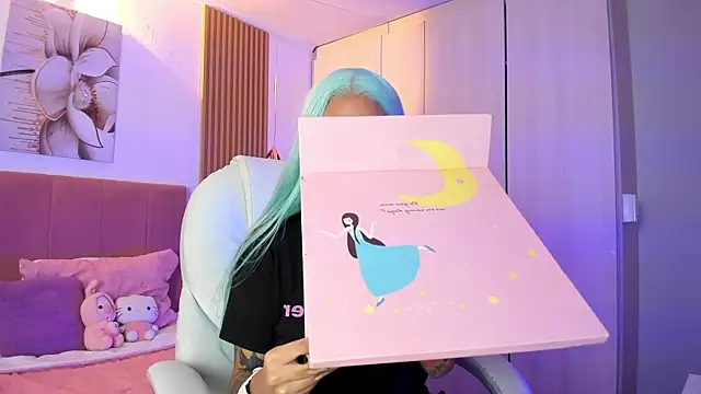 Snapshot of KoraRousee chatting on 10-24-25, 01:40 KoraRousee online show from 10-24-25, 01:40