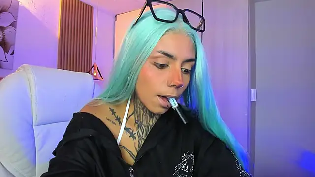 Snapshot of KoraRousee chatting on 10-30-25, 01:23 KoraRousee online show from 10-30-25, 01:23