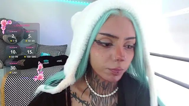 Snapshot of KoraRousee chatting on 11-18-25, 02:43 KoraRousee online show from 11-18-25, 02:43