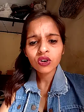 Snapshot of Saloni-Gupta chatting on 09-21-25, 09:55 Saloni-Gupta online show from 09-21-25, 09:55