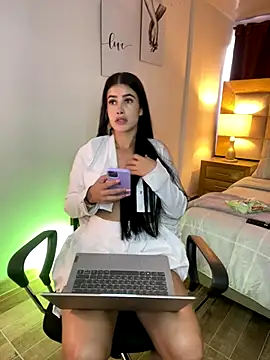 Victoriaa Gray online show from 11-25-25, 02:39