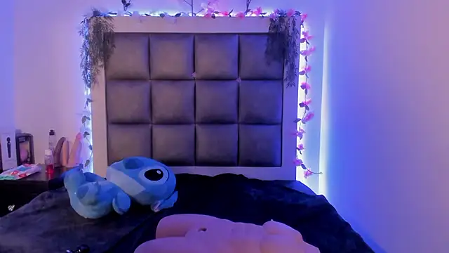 Snapshot of abbiecollins_js chatting on 02-13-26, 04:30 abbiecollins js online show from 02-13-26, 04:30