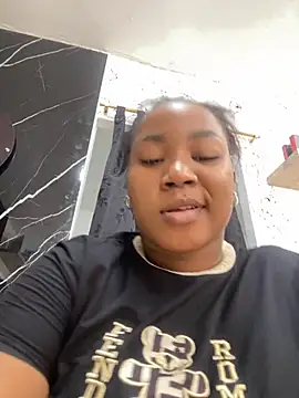 Snapshot of Karol_sexy23 chatting on 10-21-25, 02:51 Karol sexy23 online show from 10-21-25, 02:51