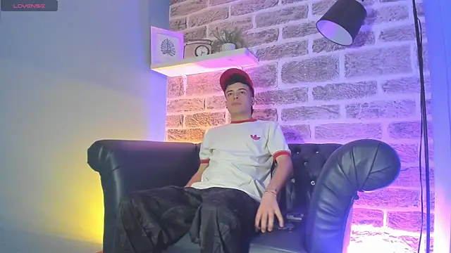 kevinn blue1 online show from 11-17-25, 09:42